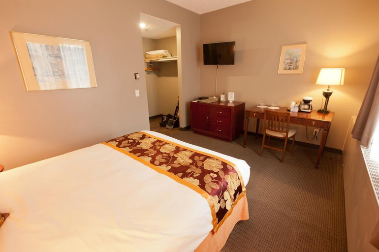 Bedroom 3, King Edward Hotel, Division No. 15