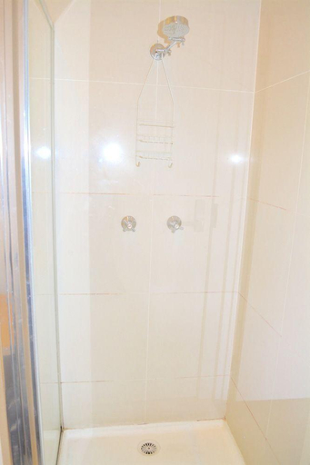 Bathroom 4, Baden Powell Hotel, Melbourne