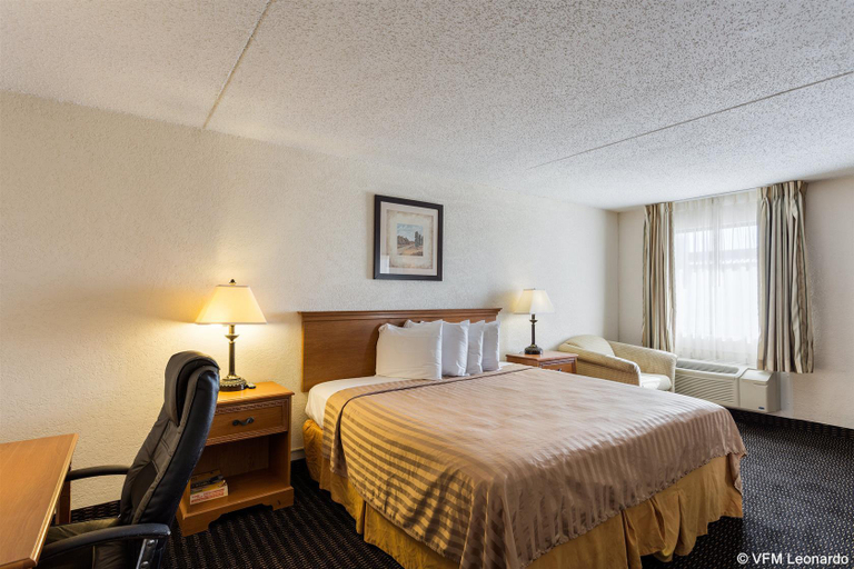 Bedroom 4, Rodeway Inn & Suites, Orleans