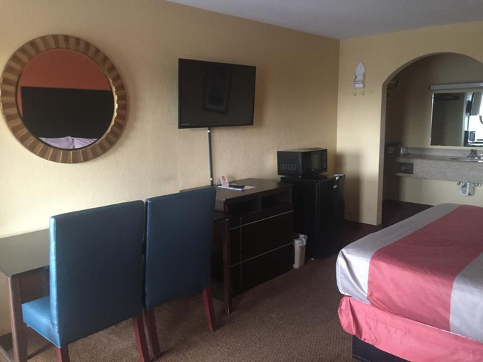 Bedroom 5, Econo Lodge Central, Bexar