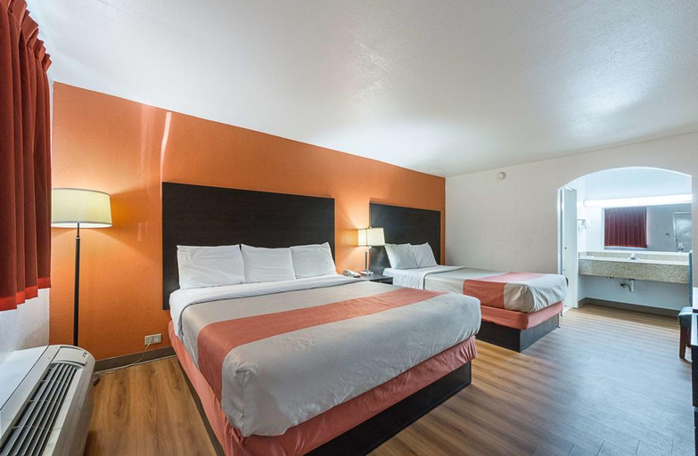 Bedroom 5, Econo Lodge Central, Bexar