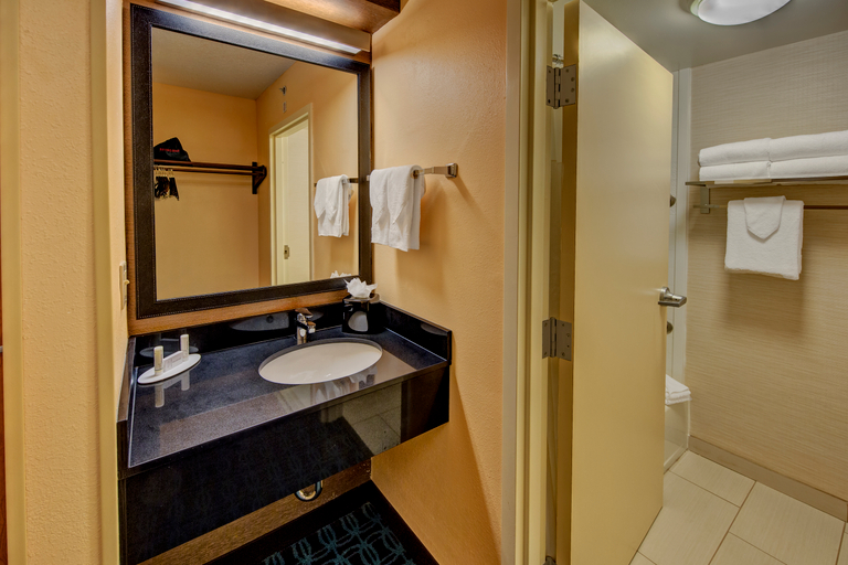 Bathroom 4, Fairfield Inn & Suites Universal Orlando Resort, Orange