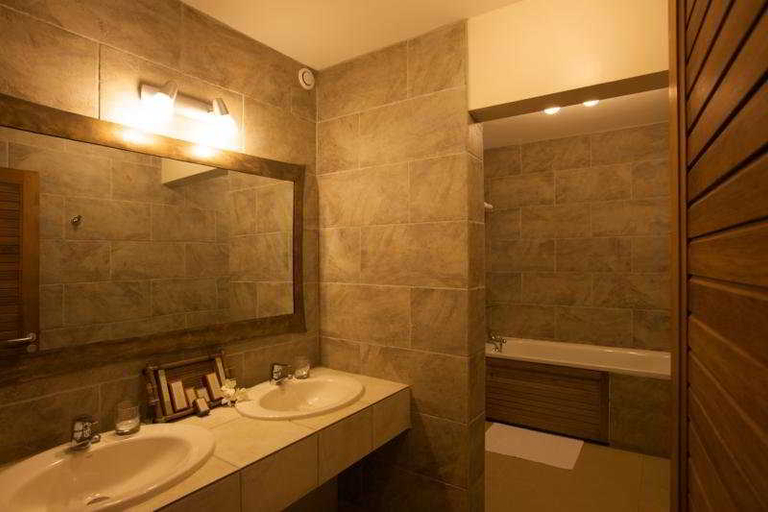 Bathroom 4, Hotel Le Recif, Saint-Paul
