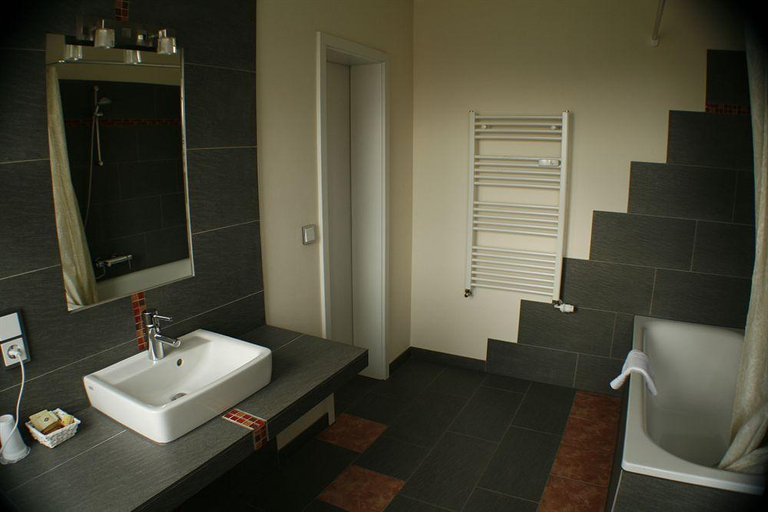 Bathroom 5, Fair Hotel Europaallee, Frankfurt am Main