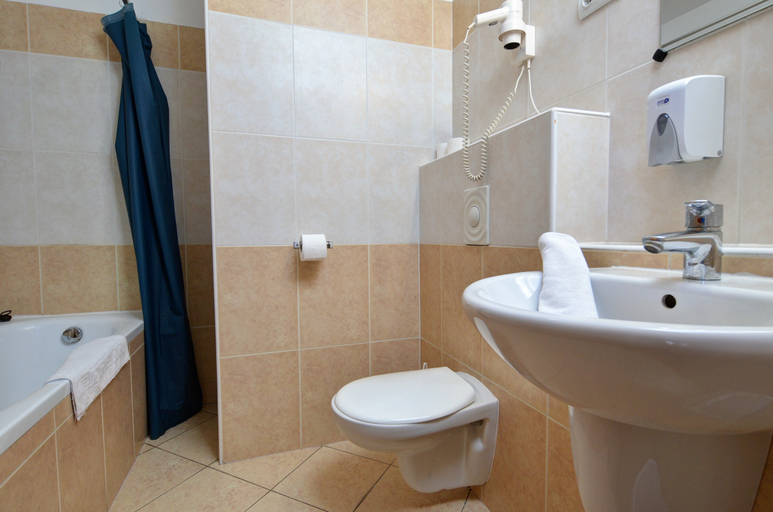 Bathroom 4, Agape Apartments, Budapesti