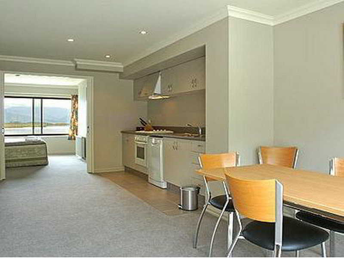 Bedroom 2, Hotel Lake Brunner, Grey