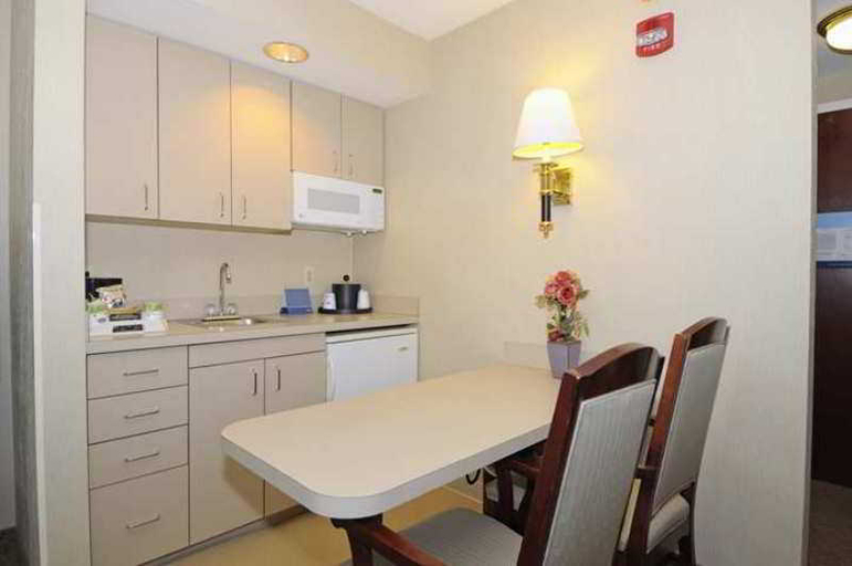 Exterior & Views, Hampton Inn Alexandria-Old Town/King Street, Alexandria