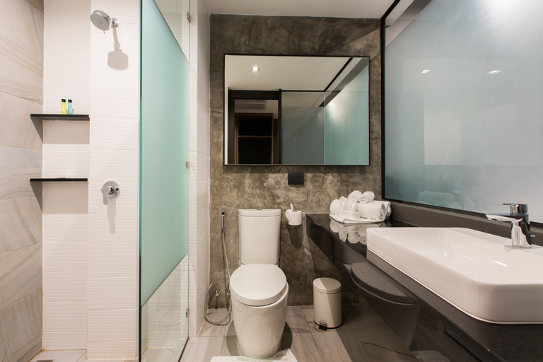 Bathroom 10