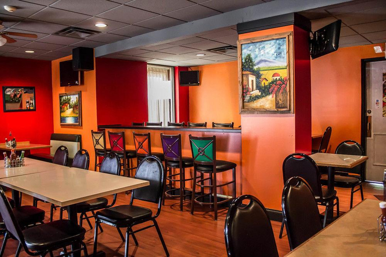 Food & Drinks 5, Rodeway Inn & Suites, Trumbull