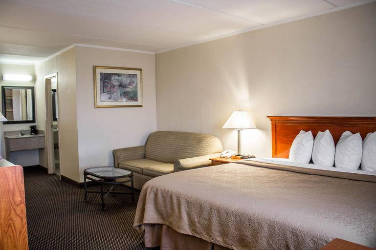 Bedroom 3, Rodeway Inn & Suites Youngstown, Trumbull