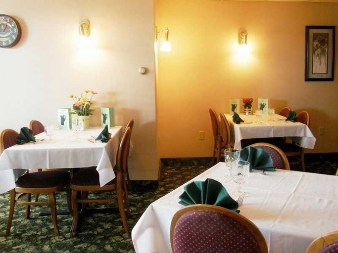 Food & Drinks 5, Black Bear Inn, Ascend Hotel Collection, Penobscot