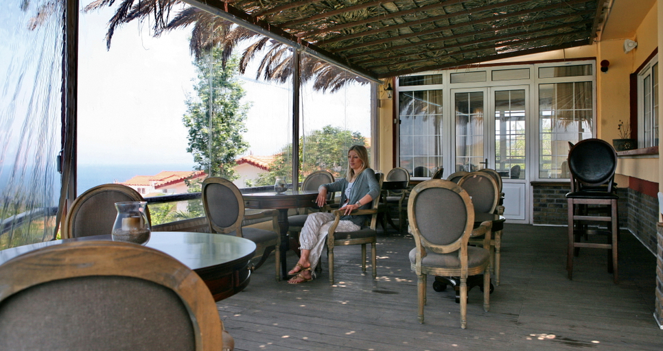 Food & Drinks 5, Belvedere Aeolis, North Aegean