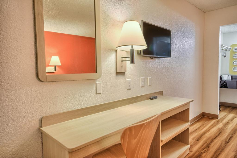 Motel 6 Fresno Blackstone, Fresno