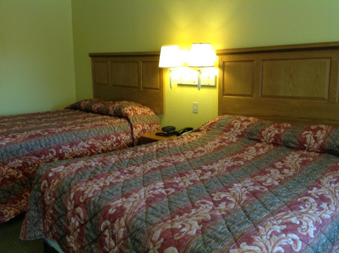 Bedroom 3, Scottish Inn & Suites, Houston