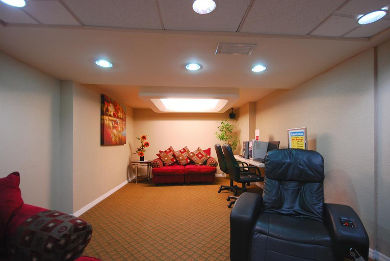 Quality Inn & Suites Orlando Airport, Orange