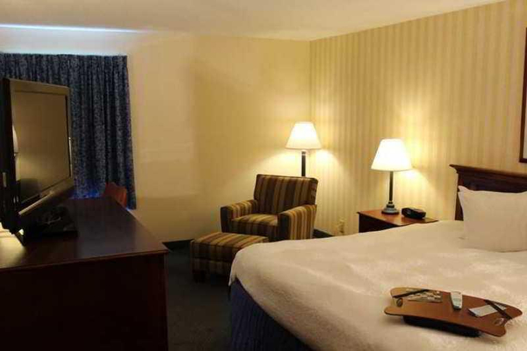 Bedroom 2, Hampton Inn Salem East-Electric Road, Salem