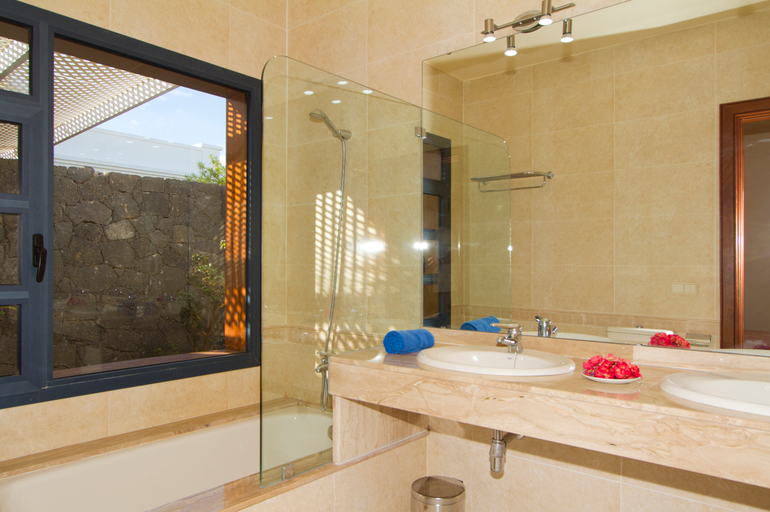 Bathroom 4, Sun Grove Villas & Spa, Las Palmas