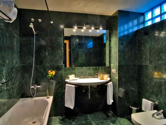 Bathroom, Duque de Cardenas, Córdoba