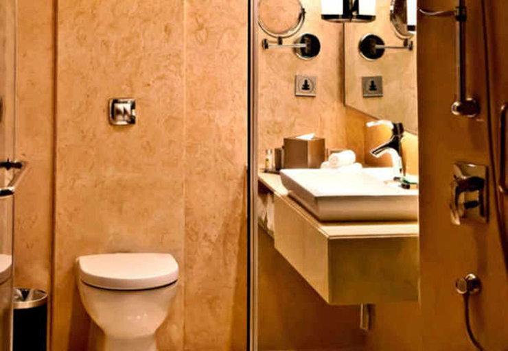 Bathroom 5, Le Méridien Ahmedabad, Ahmadabad