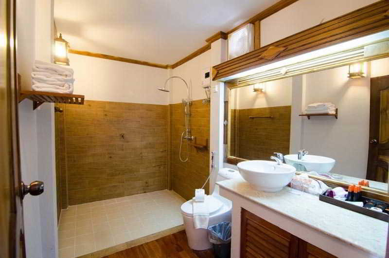 Bathroom 3, Phi Phi The Beach Resort, Mueang Krabi