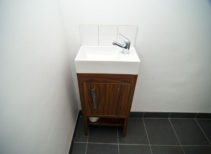Bathroom 5, Charlies, London