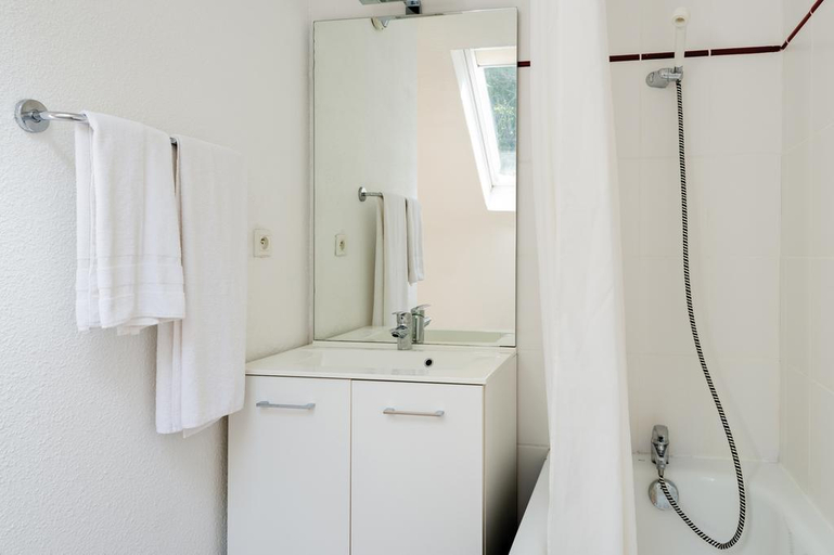Bathroom, Lagrange Vacances Le Domaine des 100 Lacs, Hautes-Pyrénées