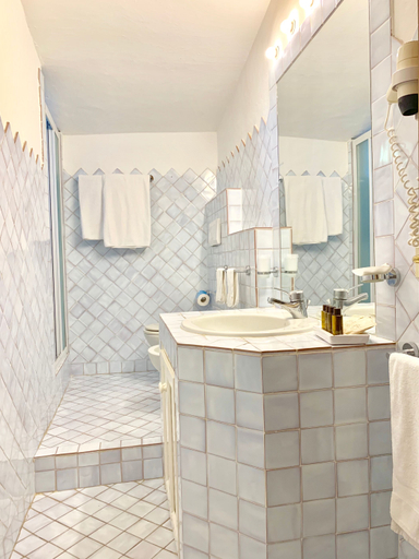 Bathroom 5, Swadeshi Green Park Hotel, Olbia-Tempio