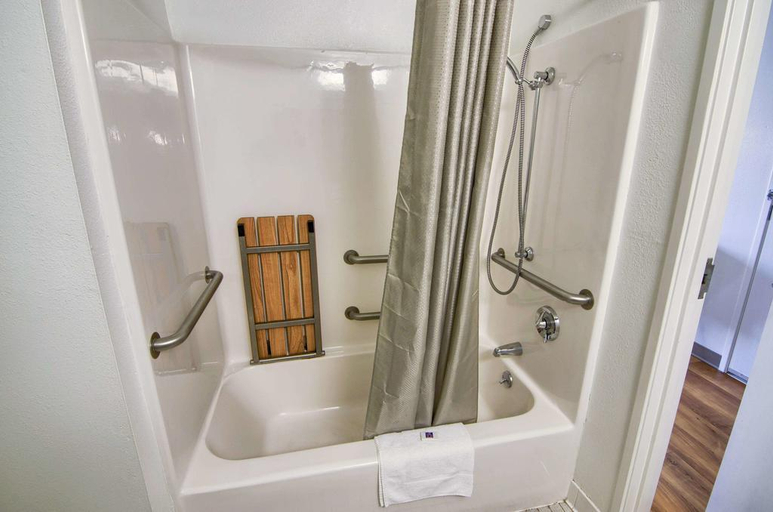 Bathroom 4, Motel 6 Portsmouth, Rockingham