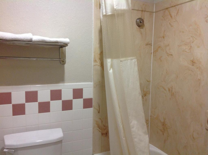 Bathroom 5, Scottish Inn & Suites, Houston
