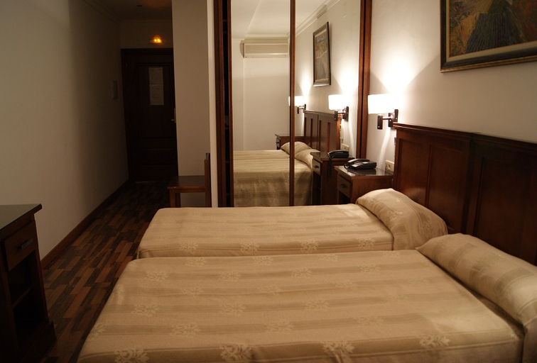Bedroom 4, Mulhacen, Granada