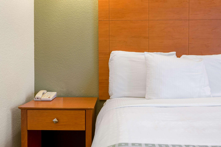 Bedroom 3, La Quinta Inn And Suites Tulare, Tulare