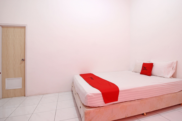 RedDoorz near Terminal Tirtonadi, Solo
