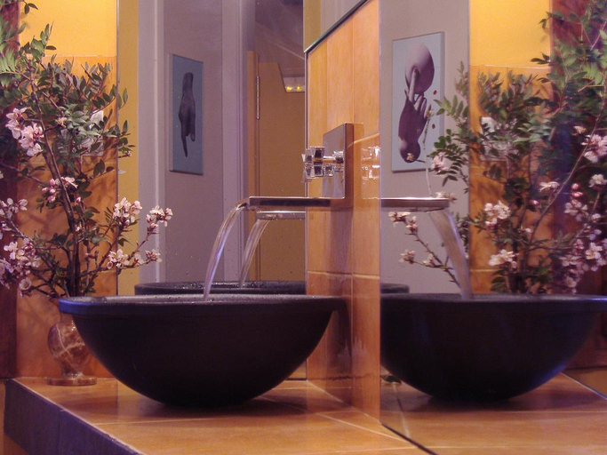 Bathroom 4, Cal Llop, Zaragoza