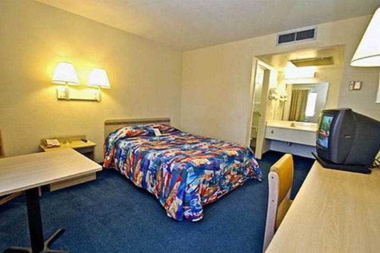 Bedroom 3, Motel 6 Kingman East, Mohave