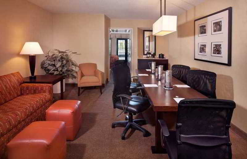 Public Area 2, Embassy Suites by Hilton Indianapolis North, Indianapolis