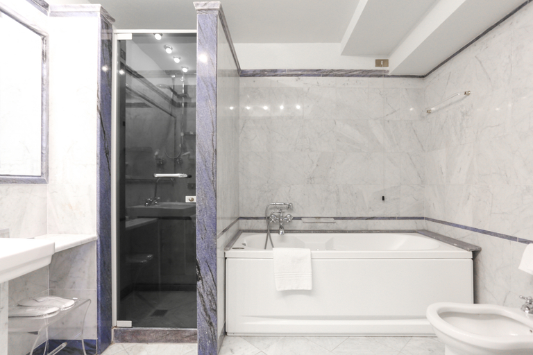Bathroom 5, Grand Hotel Croce di Malta Wellness & Golf, Pistoia