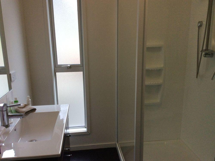 Bathroom 3, Franz Alpine Retreat, Westland