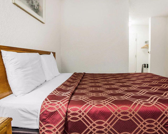 Bedroom 3, KCI Lodge, Kansas City