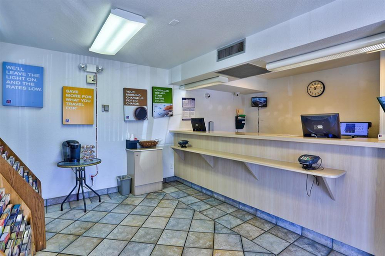 Public Area 2, Motel 6 Kingman East, Mohave