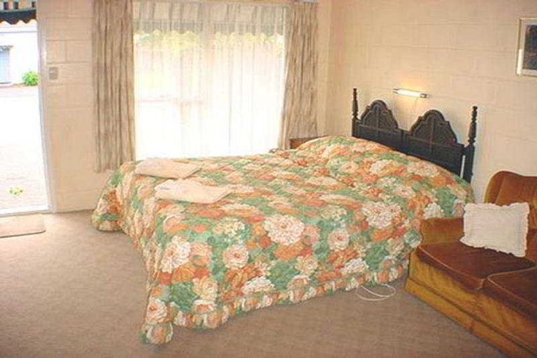 Bedroom 3, Cranford Court Motel, Christchurch