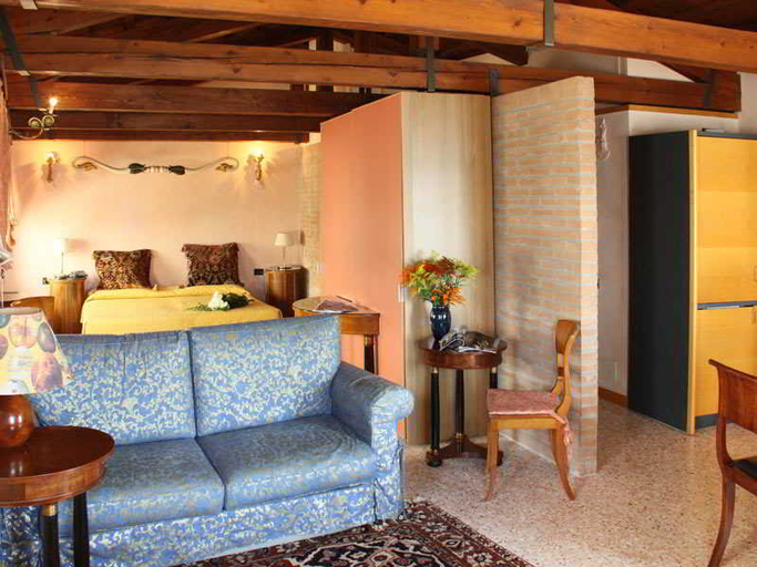 Bedroom 3, San Simeon Suite, Venezia