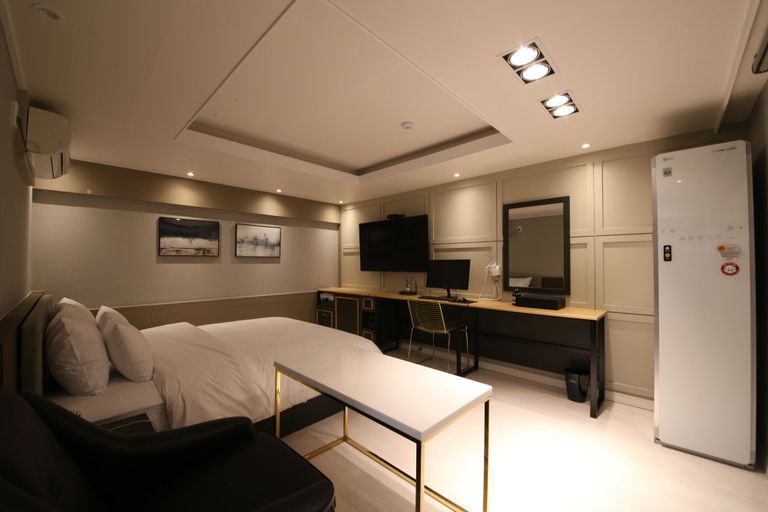 Others 5, Hotel Cheese, Busanjin