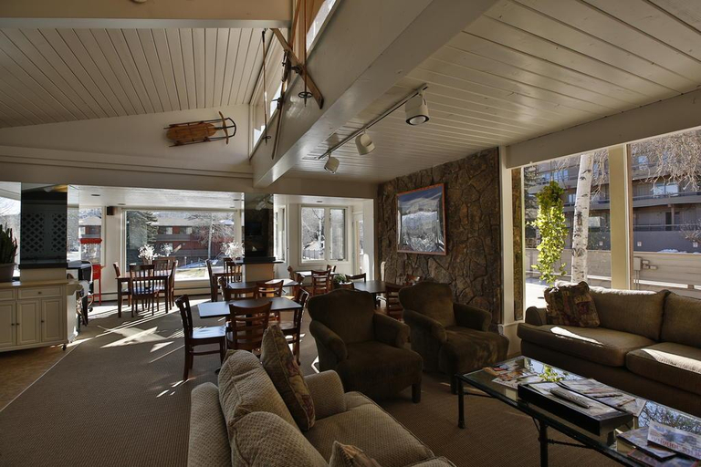 Food & Drinks 5, Pokolodi Lodge, Pitkin