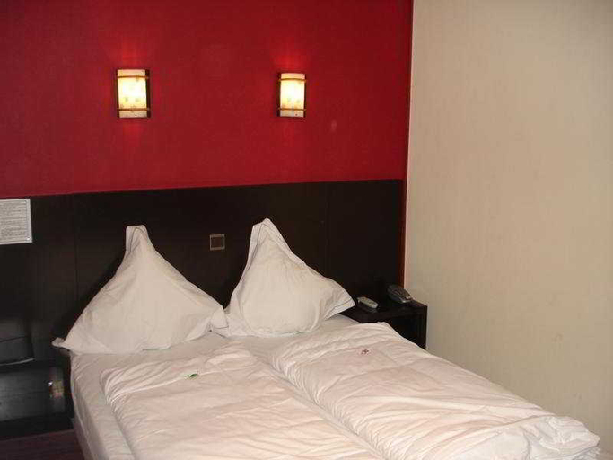 Bedroom 3, Hotel Albert II Oostende, West-Vlaanderen