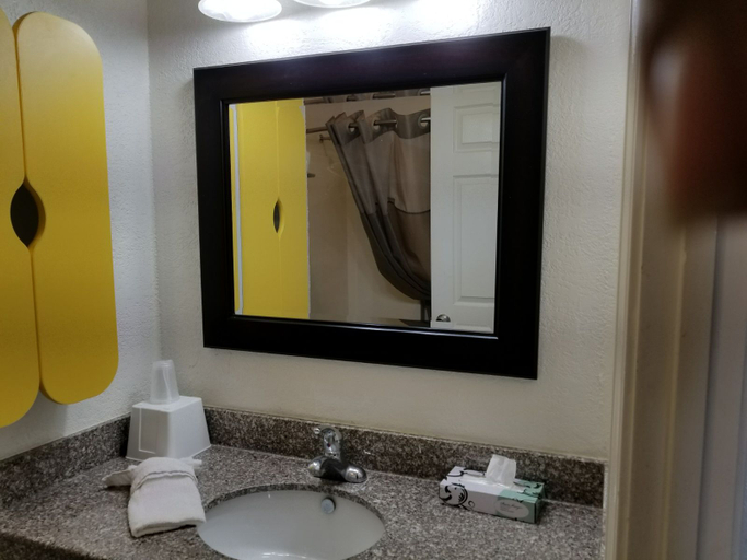 Bathroom 4, The Inn at Market Square, Bexar