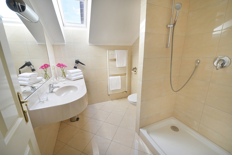 Bathroom 4, Hotel Angelis, Praha 5