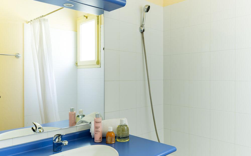 Bathroom 5, Residence Lagrange Vacances Les Mazets de Gaujac, Gard