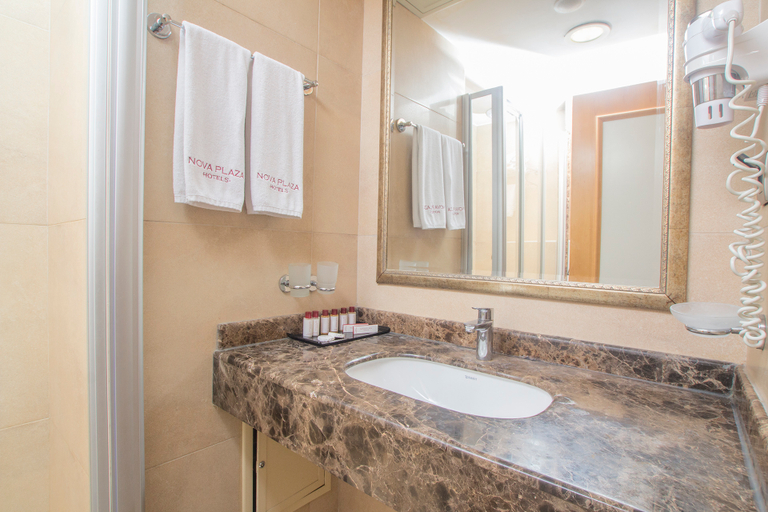 Bathroom 4, Aven Hotel, Beyoğlu