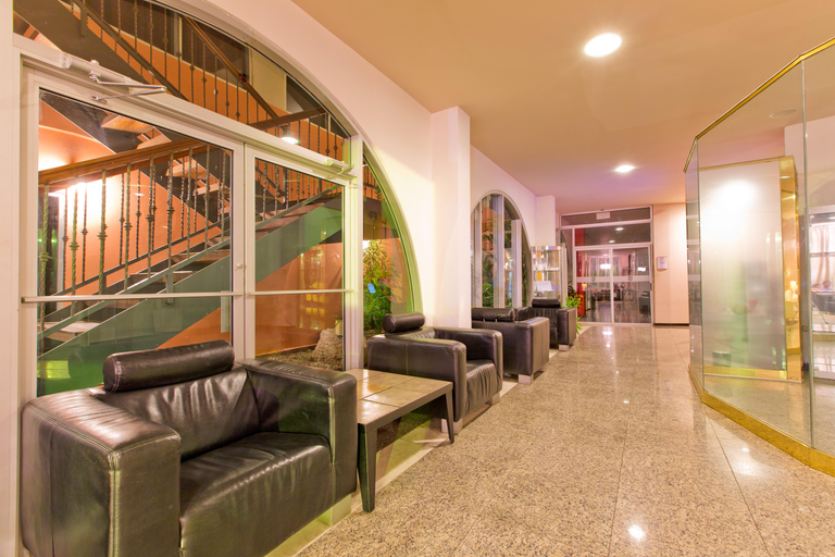 Public Area 2, Queens Hotel, Rainville