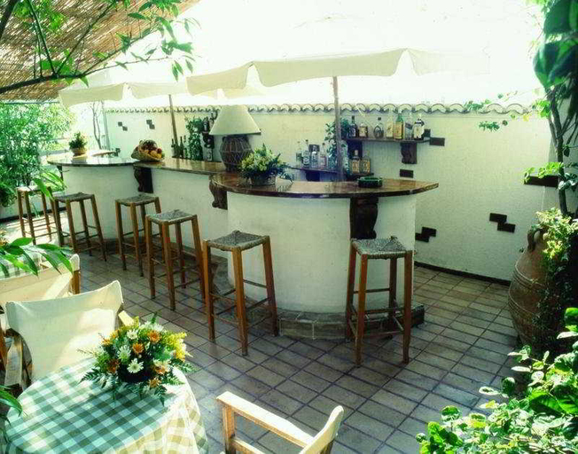 Food & Drinks 4, The Park, Attica